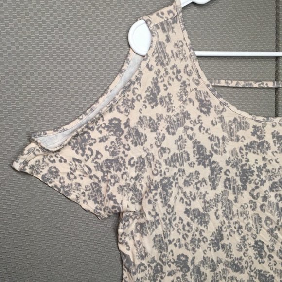 Juicy Couture Short Sleeve Shirt Women's Large Cold Shoulder - Picture 2 of 6